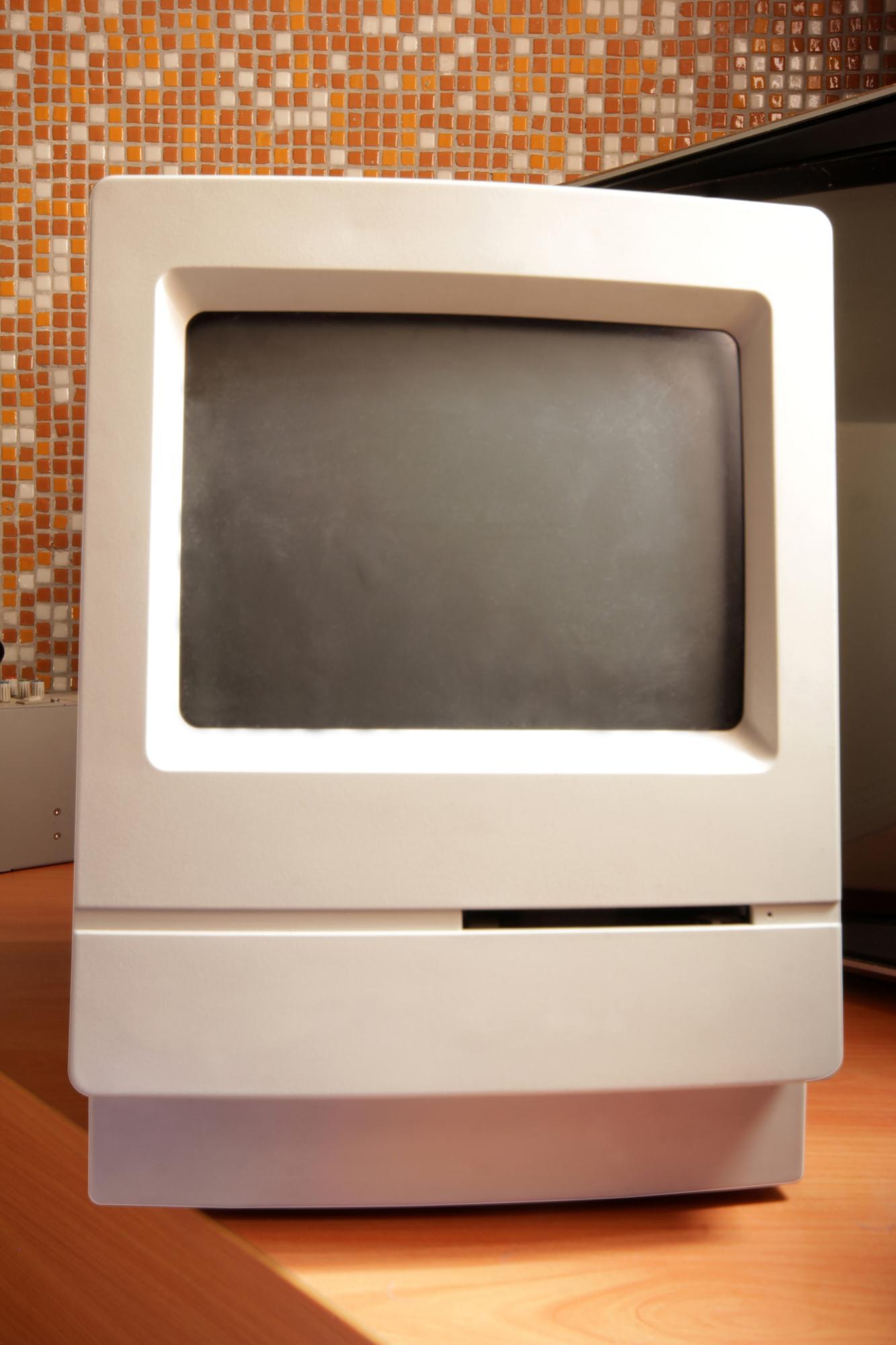 Geschichte von eLearning - Macintosh apple altes modell - mediahub360
